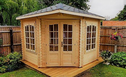 Blenheim corner cabin with double doors